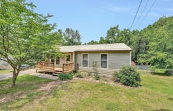 4064 Crawford Rd, Roanoke, VA 24018