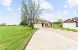 125 Fairway Ct, Bastrop, TX 78602
