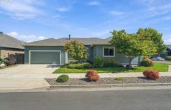 988 HAMILTON St, Springfield, OR 97477