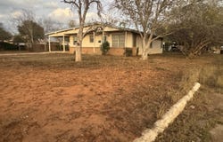 504 N Cedar, Pearsall, TX 78061