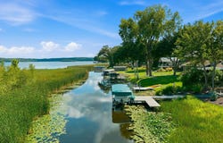 2852 Peninsula Ave, Delafield, WI 53018