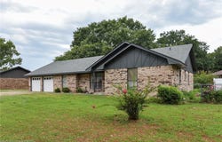 1623 Colonial DR, Sallisaw, OK 74955