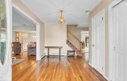 100 Middlesex Avenue, Oakdale, NY 11769