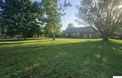 2011 E Epicurean Drive, Clinton, MO 64735