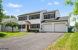 793 HUNTER Drive, PENNSBURG, PA 18073
