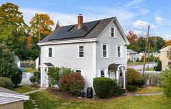 86 Potter Rd, Waltham, MA 02453