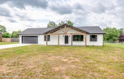200 Farris Circle, LaFollette, TN 37766