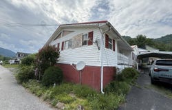 432 First Street, Lynch, KY 40855