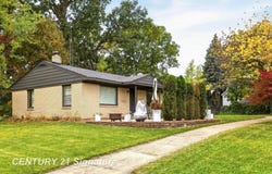106 E Chestnut Avenue, Bay City, MI 48706