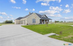 107 PR 711, Lott, TX 76656