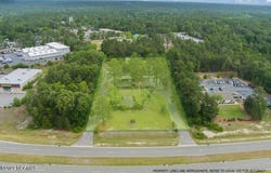 7567 Nc 211 Highway, West End, NC 27376