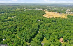 190 OUTBACK Drive, BUNKER HILL, WV 25413