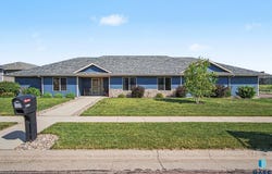 5800 W Yukon Trl, Sioux Falls, SD 57107