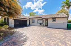6320 NW 199th St, Hialeah, FL 33015