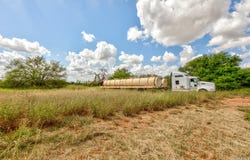 1160 W Highway 85, Dilley, TX 78017