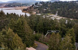 9 Big Tree Rd, GlenedenBeach, OR 97388