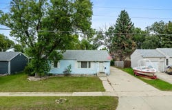 816 16th Ave, Minot, ND 58701