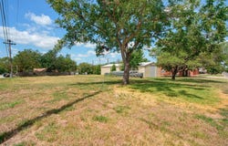 127 E Davilla Ave, Rockdale, TX 76567