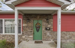 202 Riverside Dr., HINTON, WV 25951