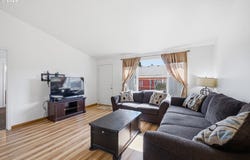 1676 WARBLER Ct, Salem, OR 97317