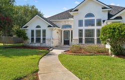 1611 Embassy Dr, Pleasanton, TX 78064