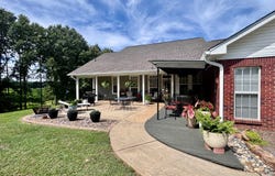 602 McCormick Road, plus 56.4 acres, Grenada, MS 38901