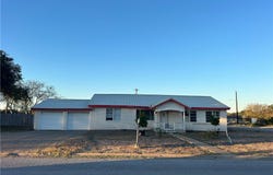 516 Stinson Street, Freer, TX 78357