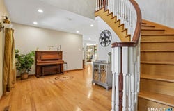 8 White Oak Lane, Waterford, CT 06375