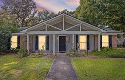 2270 Christopher Drive E, Mobile, AL 36609