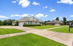 64 Hollow Log Lane, Freeport, FL 32439
