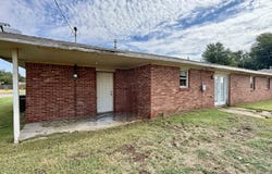 822 Kelli Dr, Watonga, OK 73772