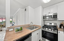 5535 Canoga Avenue, Woodland Hills, CA 91367