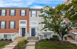 809 Brodhead Drive, Aurora, IL 60504