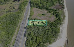 Island Dr, Eastpoint, FL 32328