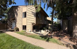 800 Oregon Trail, Roselle, IL 60172