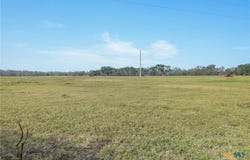 1144 Treetop Lane, Luling, TX 78648