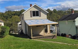 807 Wood St, Centerville, PA 15358