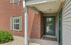 N17w26865 E Fieldhack Dr, Pewaukee, WI 53072