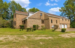 69 Pompano Dr, Hattiesburg, MS 39402