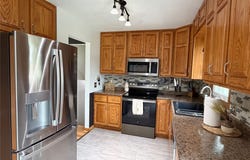 2421 N 2nd Avenue E, Newton, IA 50208
