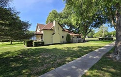 208 Lincoln Ave, Shelton, NE 68876