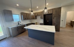984 15th Cir NE, Sioux Center, IA 51250