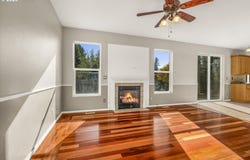 2548 EDGEWATER Dr, Woodburn, OR 97071