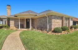 22 S Pebble Creek Dr, Longview, TX 75605