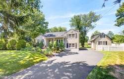 21 Karyn Terrace E, Middletown, NJ 07748
