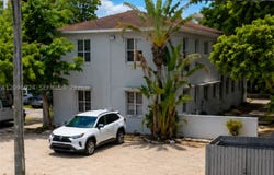 960 SW 7 St, Miami, FL 33130