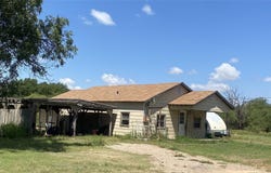 912 Taylor Avenue, Rule, TX 79547
