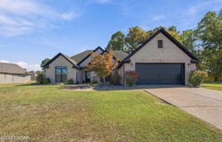 32 Legacy Cove, Jackson, TN 38305