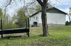 19700 Lakeview Rd, Leon, IA 50144