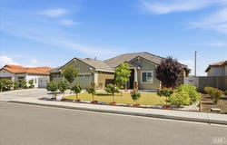 1111 Brookline Lane, Bakersfield, CA 93314